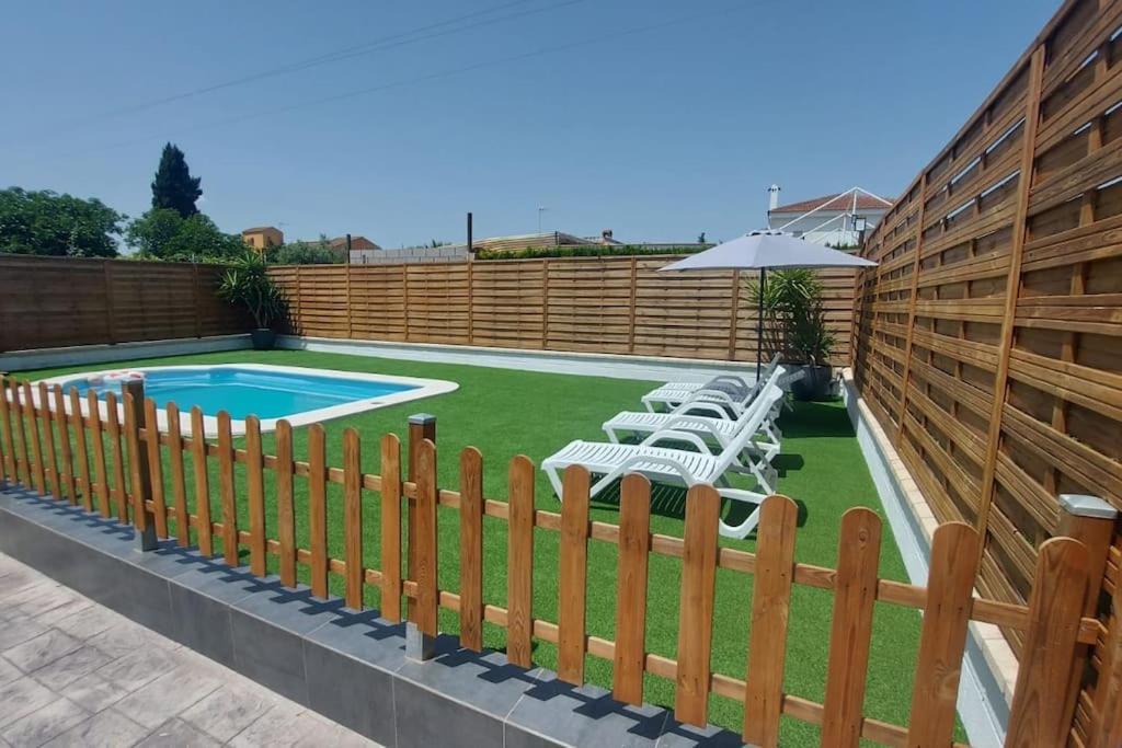 Chalet En El Aljarafe A 15 Min De Sevilla Kültér fotó